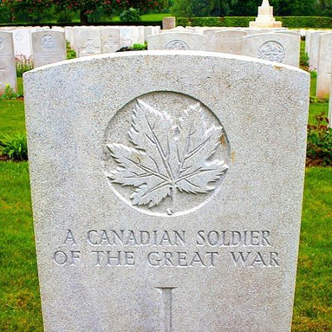 Unknown soldier of the Great War, WWI Canadian soldier's grave, headstone, maple leaf