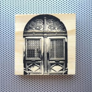 paris france marais, marais district architecture, marais ornate doors, fancy doors in paris, wood carved doors, french home decor